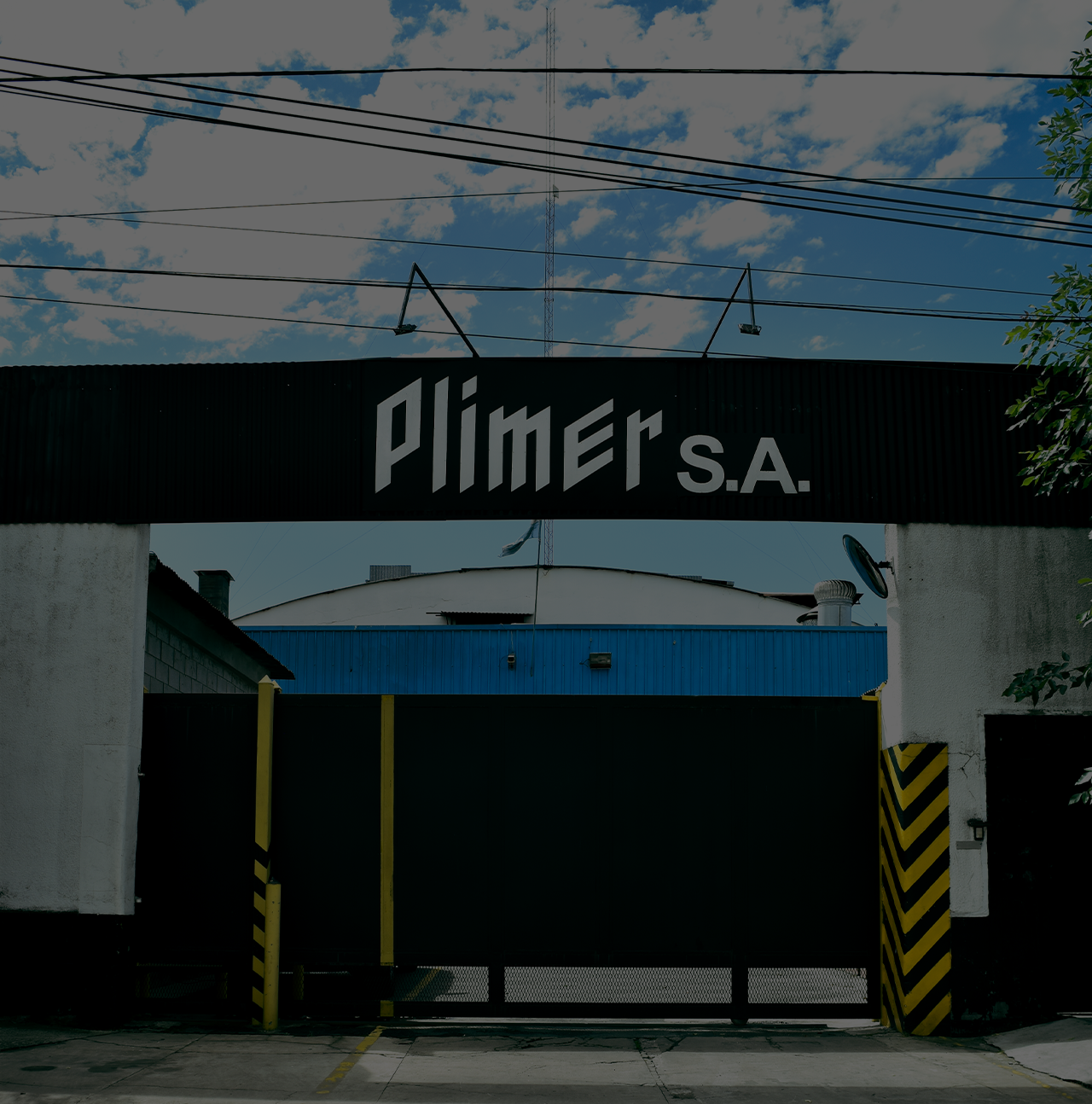 Entrada de la fabrica de Plimer