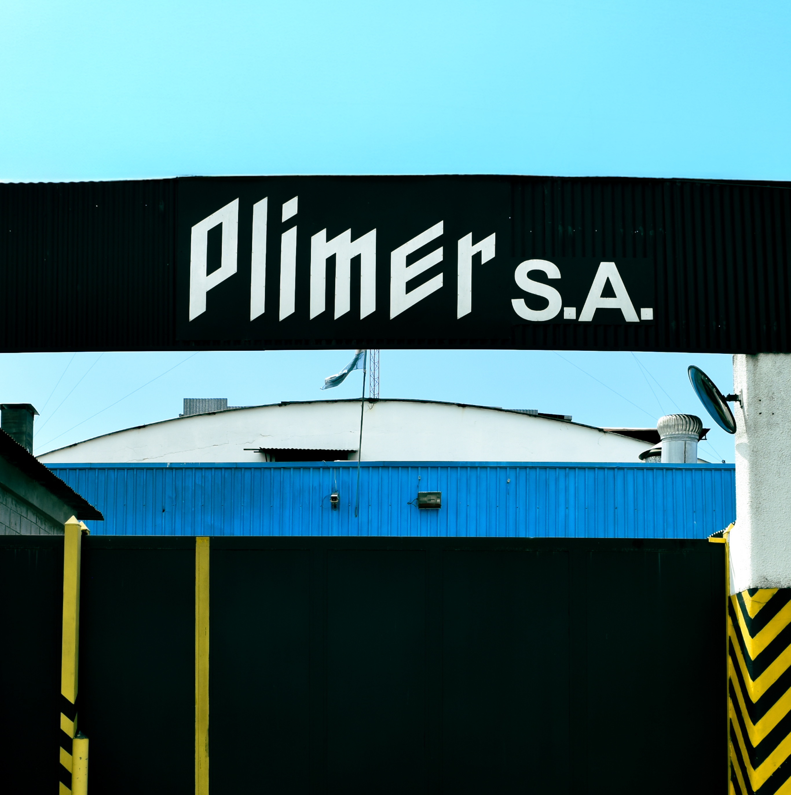 Fundador de Plimer recibiendo un premio